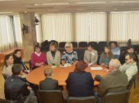 <p>Спілкування за круглим столом</p>
<p> </p>