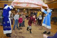 <p>Веселі розваги з Дідом Морозом та Снігуркою</p>
<p> </p>