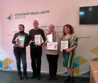 <p>Олена Афанас'єва, Олександр Андрющенко, Ольга Рязанова, Євгенія Вірліч – яка приємна компанія переможців-2016!</p>
<p> </p>